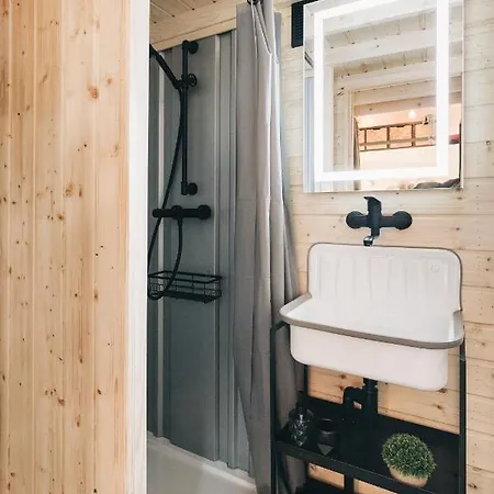 Апартаменты Idyllisches Tiny House Mit Sauna Лёбау